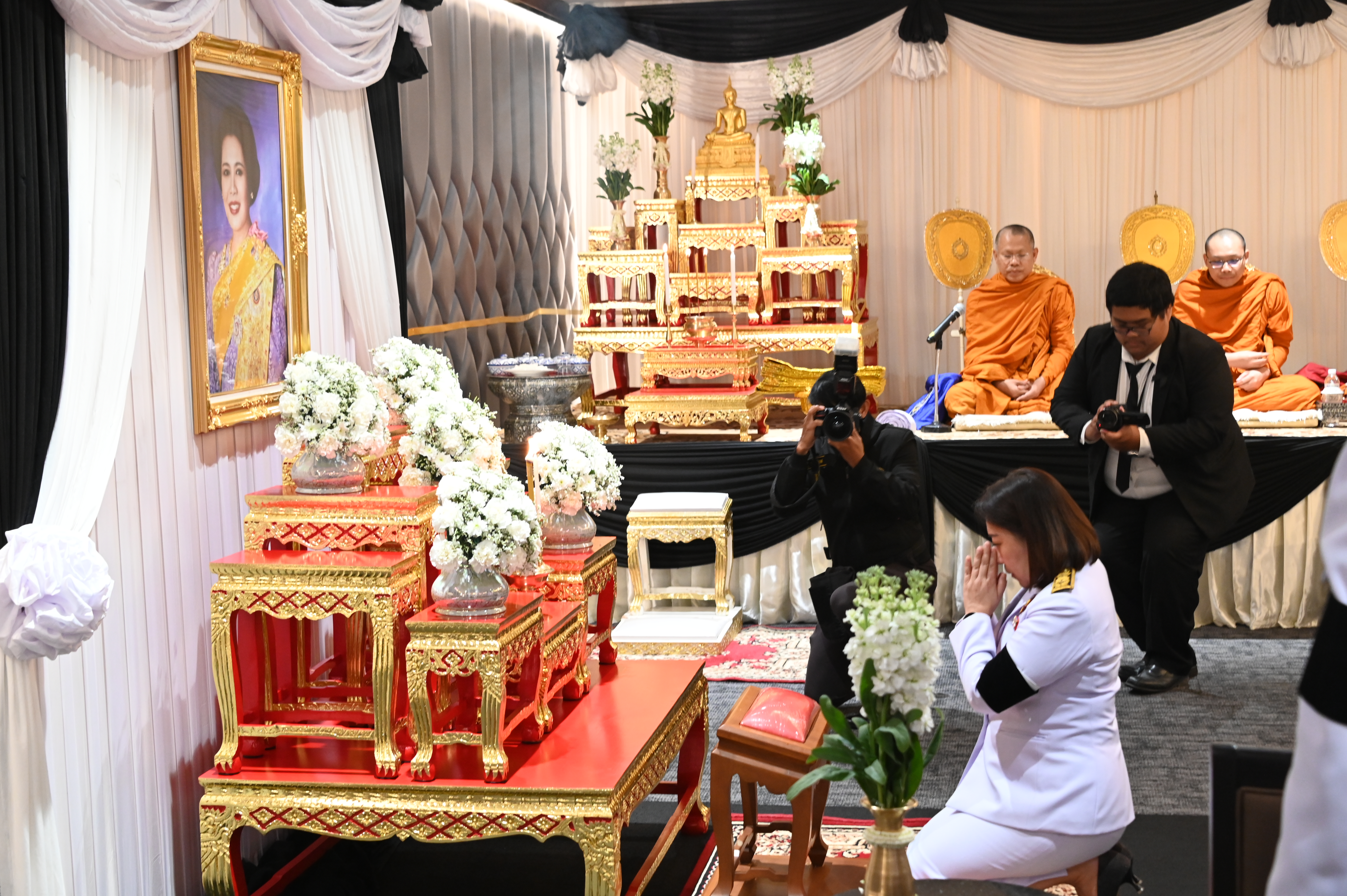 กรมบังคับคดี ร่วมพิธีบำเพ็ญกุศลปัญญาสมวาร (50 วัน) ถวายเป็น พระราชกุศลแด่ สมเด็จพระนางเจ้าสิริกิติ์ พระบรมราชินีนาถ พระบรมราชชนนีพันปีหลวง